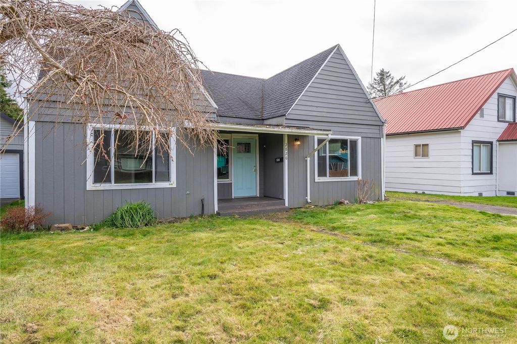 Photo of 2826 Pacific Street, Hoquiam, WA 98550 (MLS # 2485080)