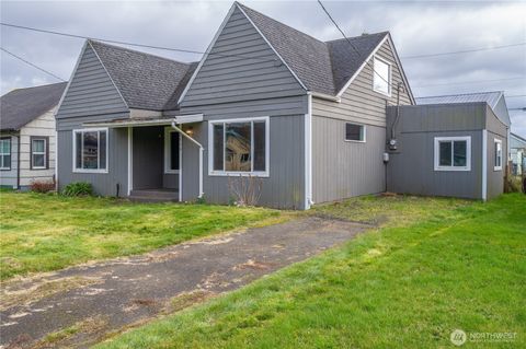 Photo of 2826 Pacific Avenue, Hoquiam, WA 98550 (MLS # 2485080)