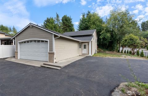 Photo of 5525 Glenwood Avenue, Everett, WA 98203 (MLS # 2421181)