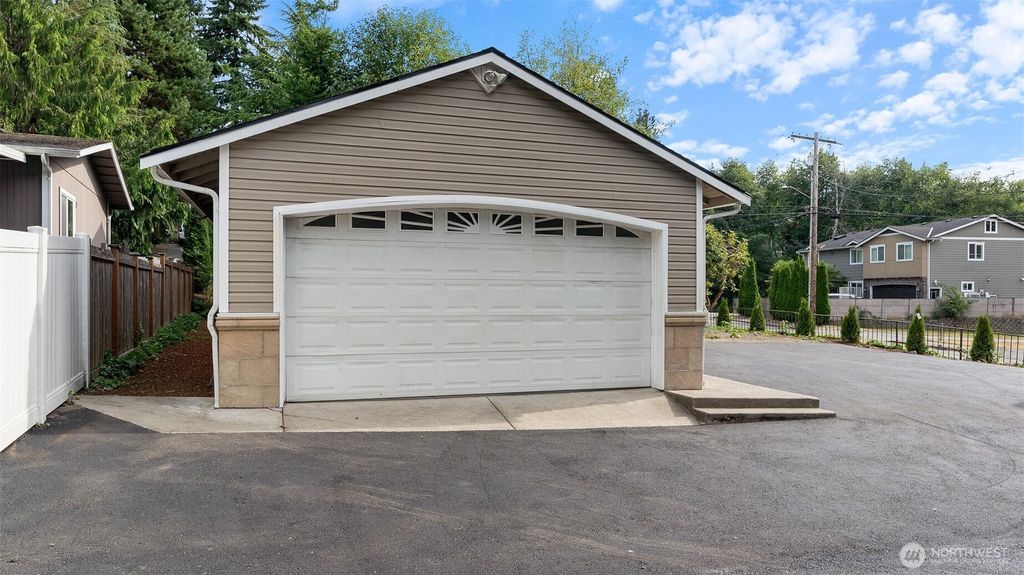 Photo of 5525 Glenwood Avenue, Everett, WA 98203 (MLS # 2421181)