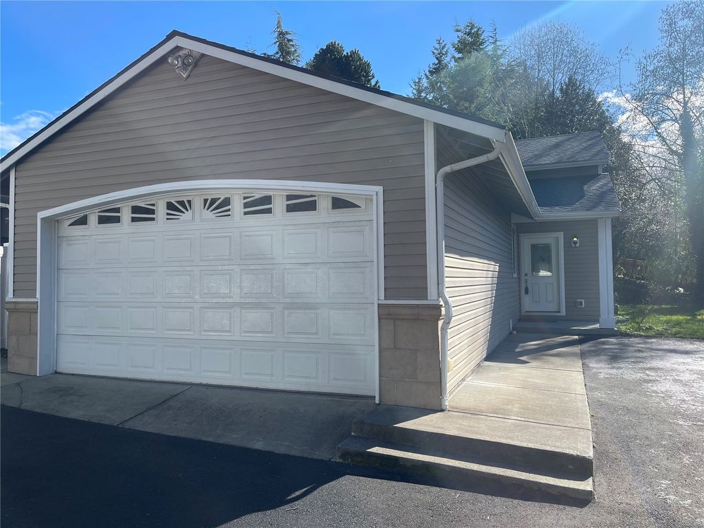 Photo of 5525 Glenwood Avenue, Everett, WA 98203 (MLS # 2421181)