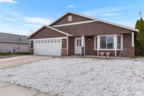 Photo of 715 NE Hilltop Avenue, Quincy, WA 98848 (MLS # 2499809)