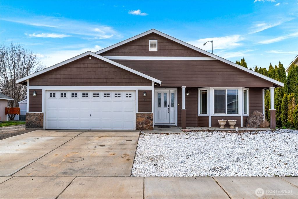 Photo of 715 NE Hilltop Avenue, Quincy, WA 98848 (MLS # 2499809)