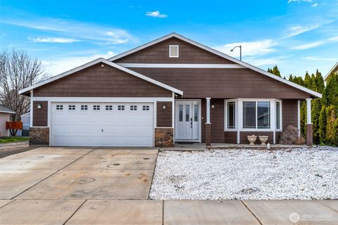 Photo of 715 NE Hilltop Avenue, Quincy, WA 98848 (MLS # 2499809)