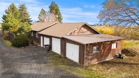 Photo of 750 Potter Road, Tieton, WA 98947 (MLS # 2456058)
