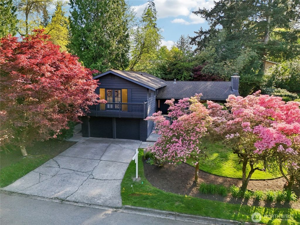 Photo of 4919 127th Place SE, Bellevue, WA 98006 (MLS # 2363769)