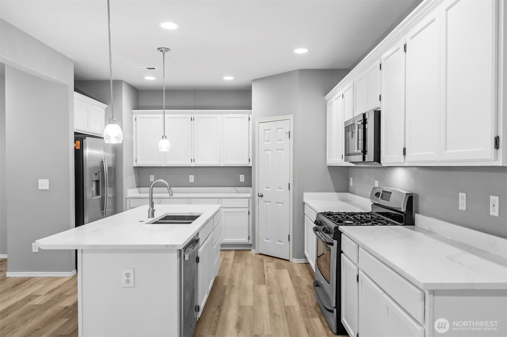 Lynnwood, Washington 98087, United States, 4 Bedrooms Bedrooms, ,3 BathroomsBathrooms,Residential,Active,191223