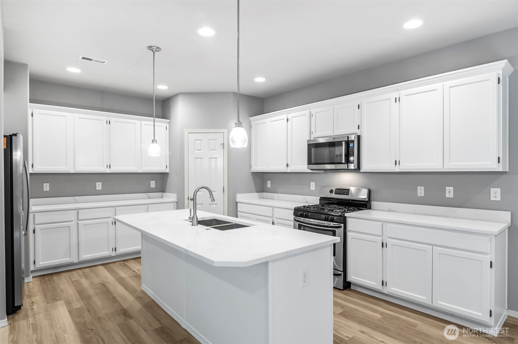 Lynnwood, Washington 98087, United States, 4 Bedrooms Bedrooms, ,3 BathroomsBathrooms,Residential,Active,191223