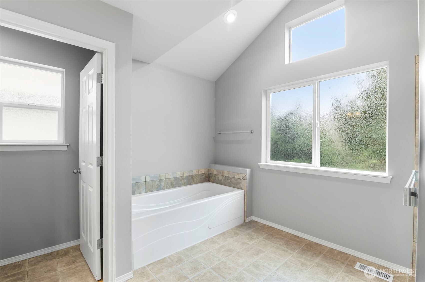 Lynnwood, Washington 98087, United States, 4 Bedrooms Bedrooms, ,3 BathroomsBathrooms,Residential,Active,191223