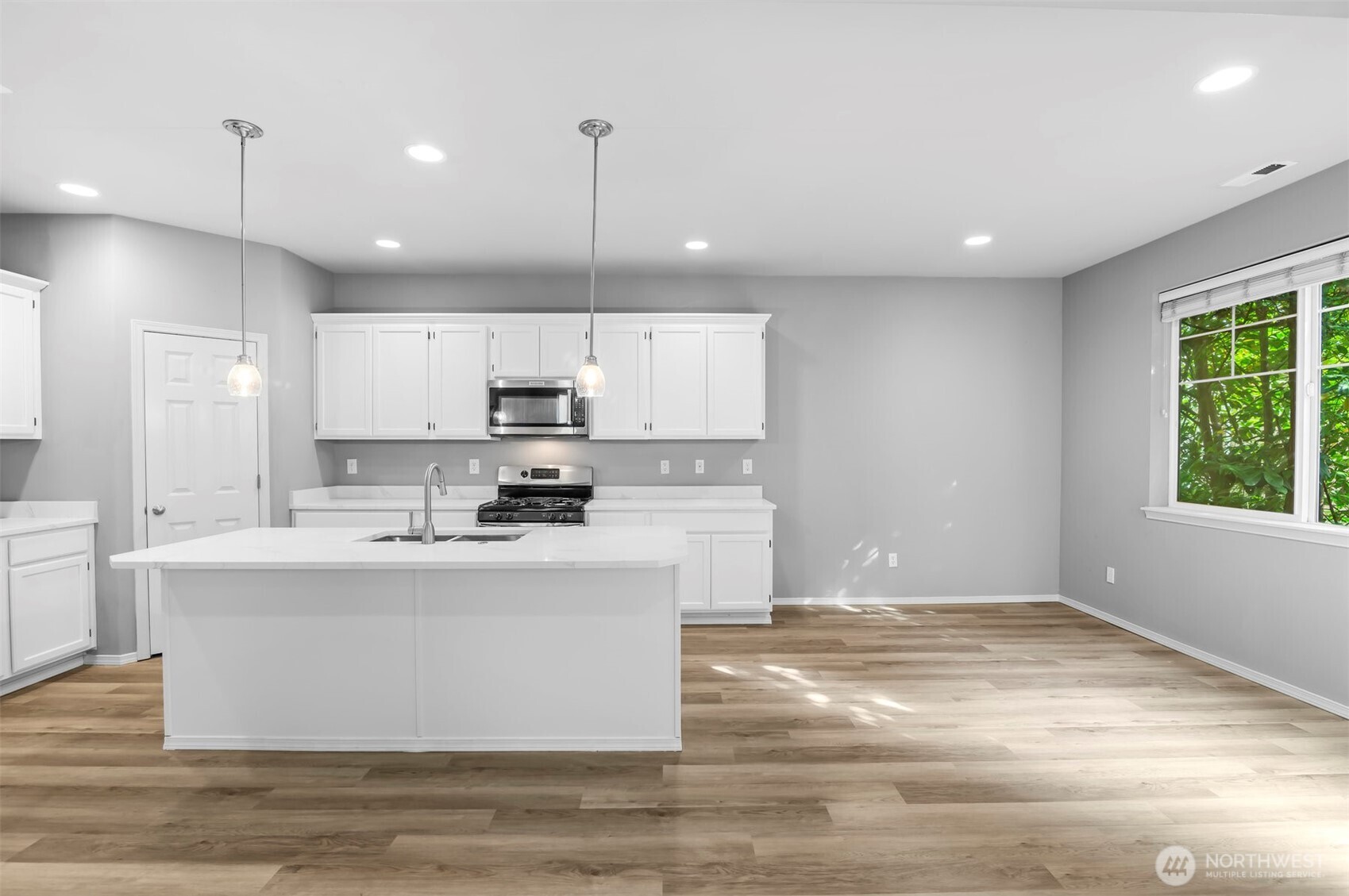 Lynnwood, Washington 98087, United States, 4 Bedrooms Bedrooms, ,3 BathroomsBathrooms,Residential,Active,191223