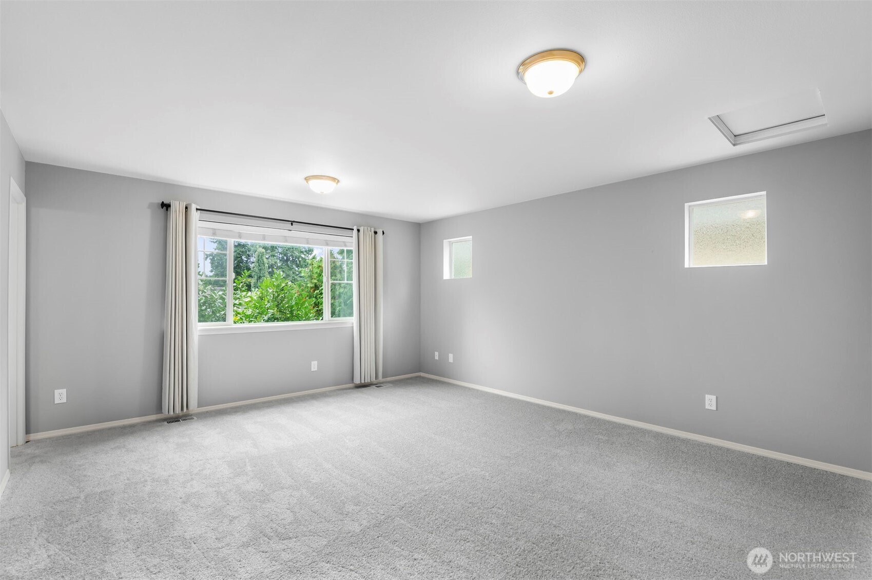 Lynnwood, Washington 98087, United States, 4 Bedrooms Bedrooms, ,3 BathroomsBathrooms,Residential,Active,191223