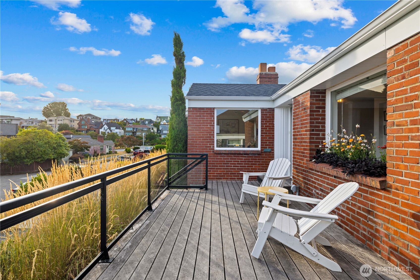 1946 Edgemont Place W