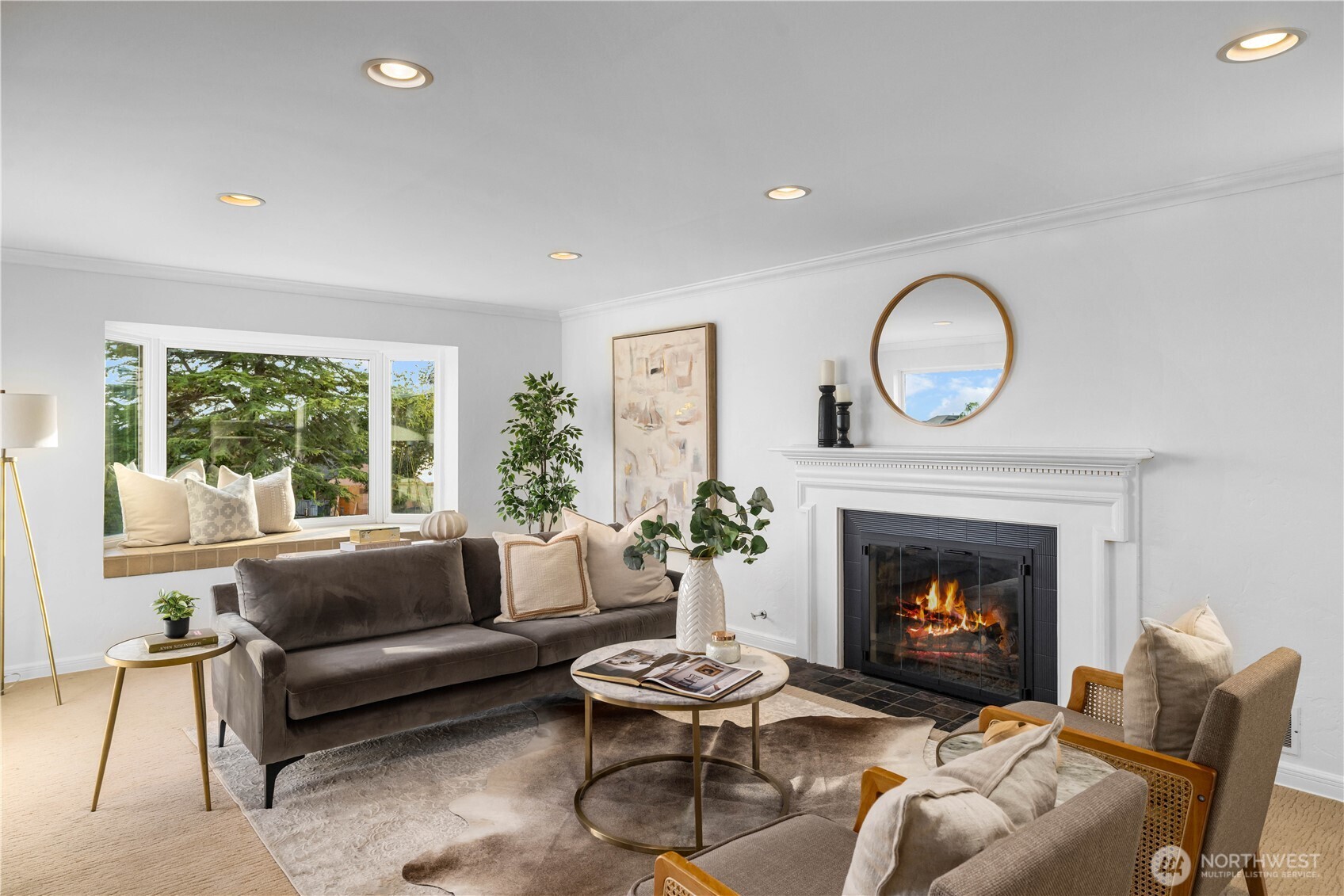 1946 Edgemont Place W