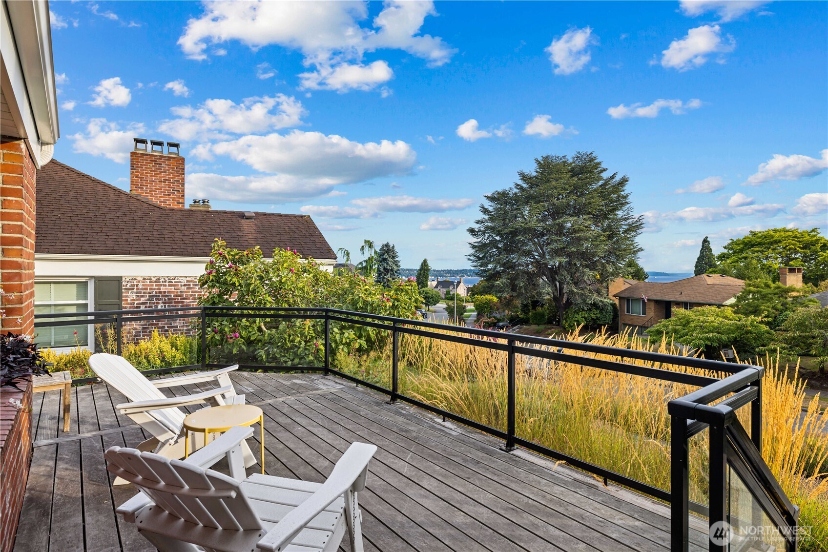 1946 Edgemont Place W