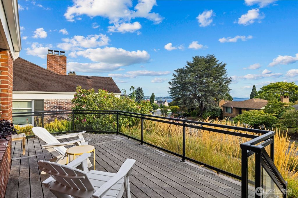 Photo of 1946 Edgemont Place W, Seattle, WA 98199 (MLS # 2418115)