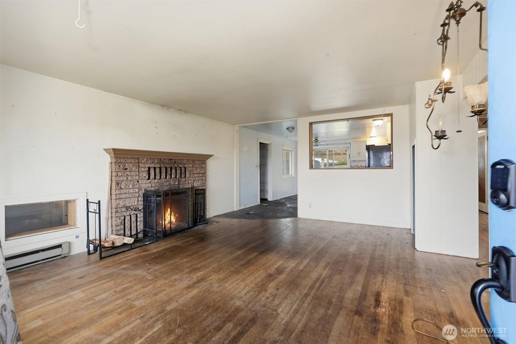 Photo of 232 Bridgeway, Everett, WA 98201 (MLS # 2478249)