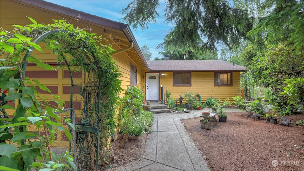 Photo of 20810 184th Avenue SE, Renton, WA 98058 (MLS # 2133140)