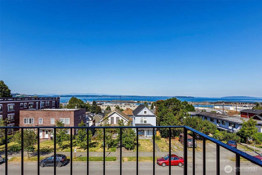 Photo of 2619 Rucker Avenue #10, Everett, WA 98201 (MLS # 2335814)