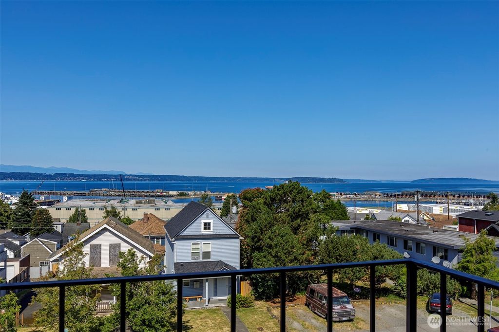 Photo of 2619 Rucker Avenue #10, Everett, WA 98201 (MLS # 2335814)