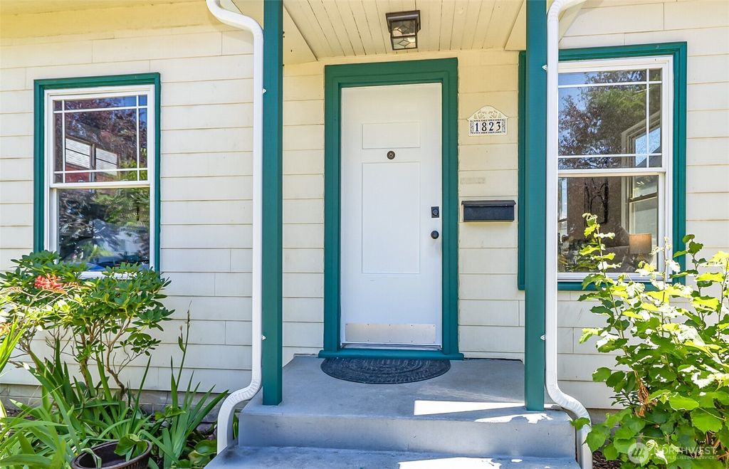 Photo of 1823 Rainier Avenue, Everett, WA 98201 (MLS # 2404826)