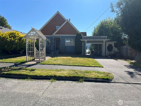 Photo of 6906 55th Avenue S, Seattle, WA 98118 (MLS # 2527905)