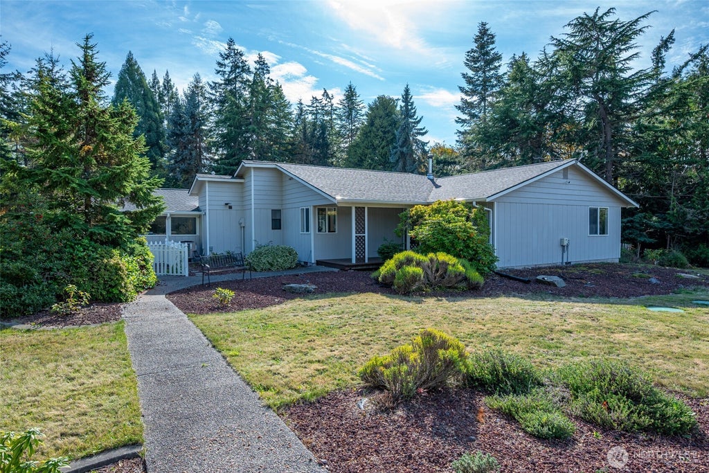 Photo of 410 Silver Lake Road, Oak Harbor, WA 98277 (MLS # 2587208)