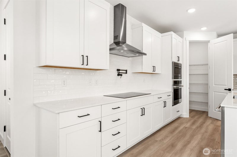 2216 Oak Court 3