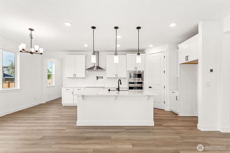 2216 Oak Court 3