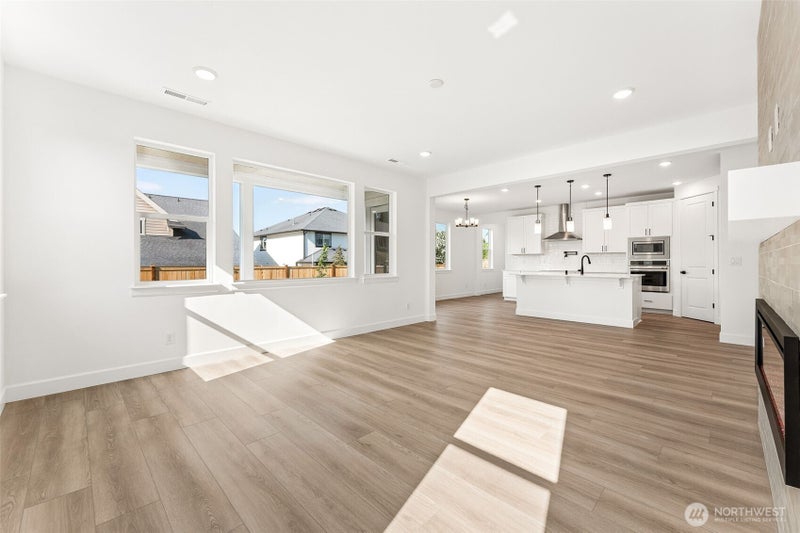 2216 Oak Court 3