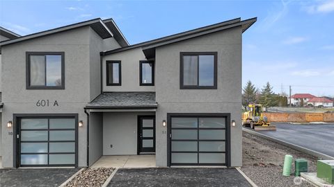 Photo of 601 Dorsing Street #C, Moses Lake, WA 98837 (MLS # 2402426)