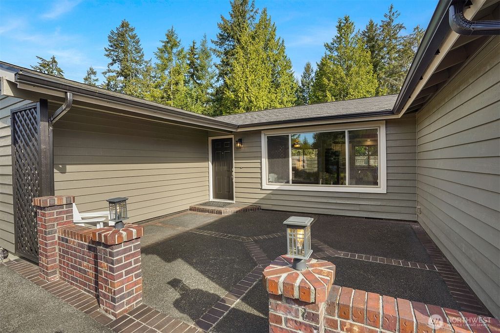 Photo of 13212 SE 159th Place, Renton, WA 98058 (MLS # 2360039)