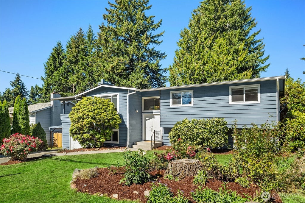 Photo of 8610 NE 137th Street, Kirkland, WA 98034 (MLS # 2577141)