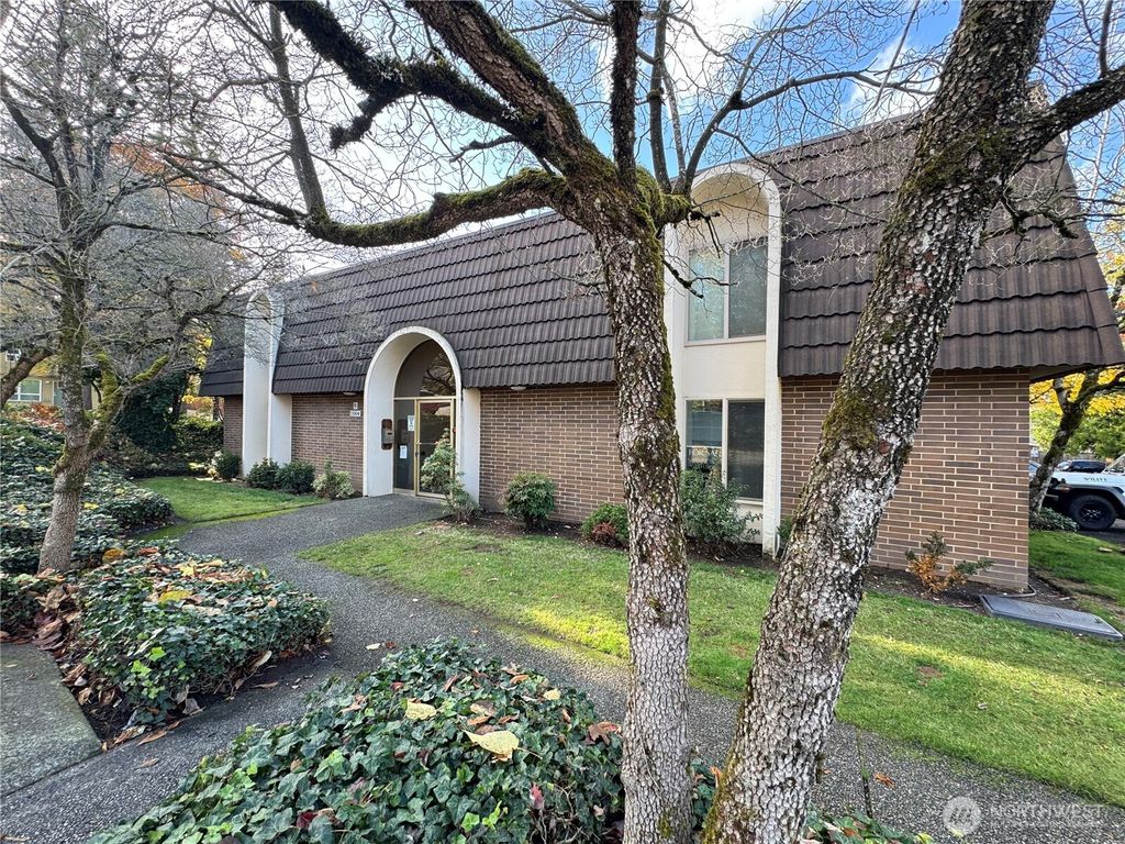 Photo of 11004 NE 68th Street #910, Kirkland, WA 98033 (MLS # 2454194)