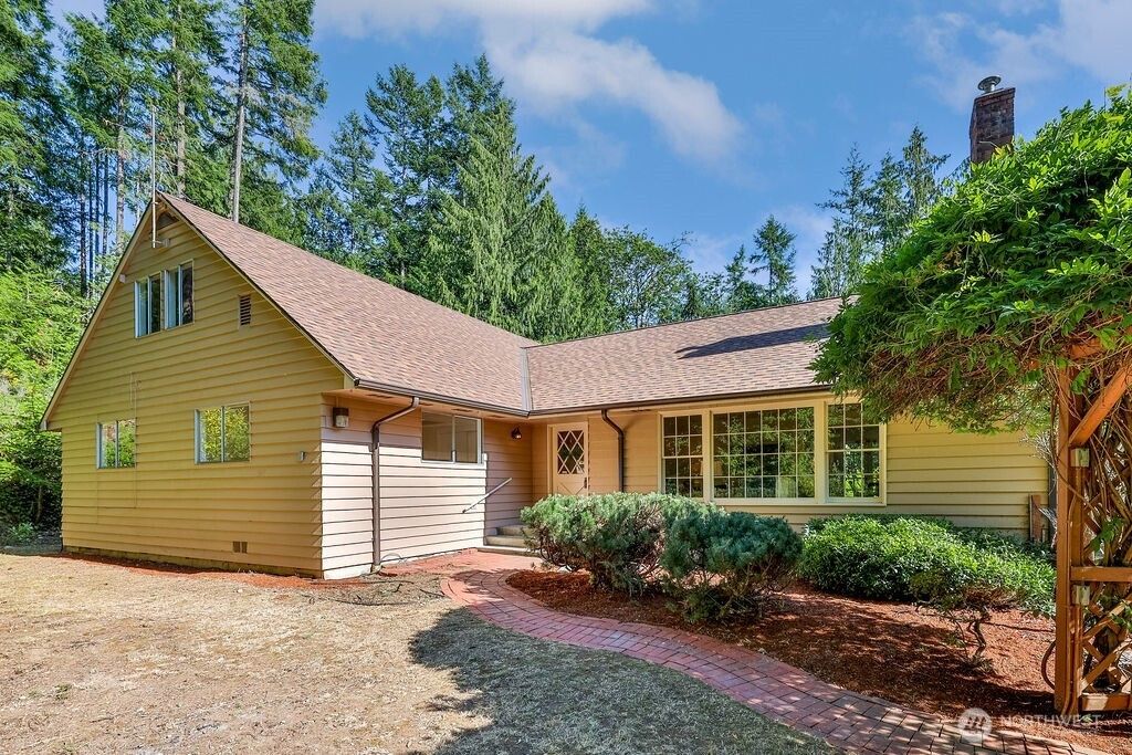 Photo of 13420 252nd Avenue SE, Issaquah, WA 98027 (MLS # 2412093)