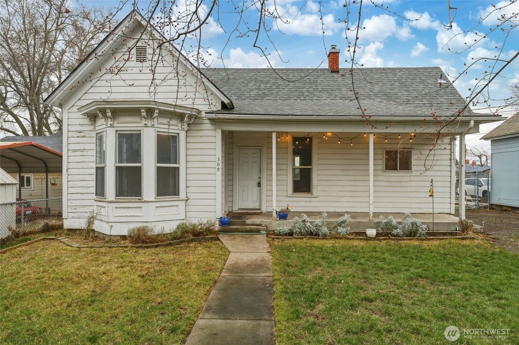 Photo of 309 E Cherry Street, Walla Walla, WA 99362 (MLS # 2488843)