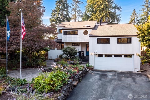 Photo of 7400 NE 118th Place, Kirkland, WA 98034 (MLS # 2573792)