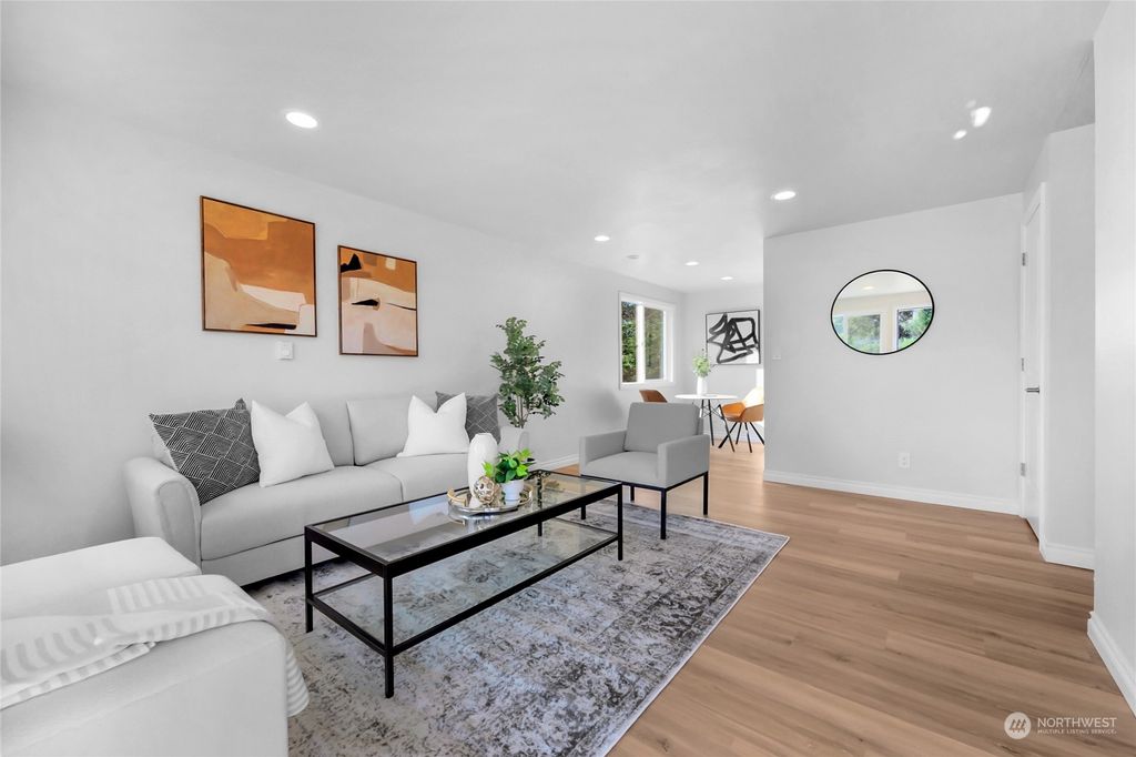 Photo of 30537 5th Avenue SW, Federal Way, WA 98023 (MLS # 2033657)