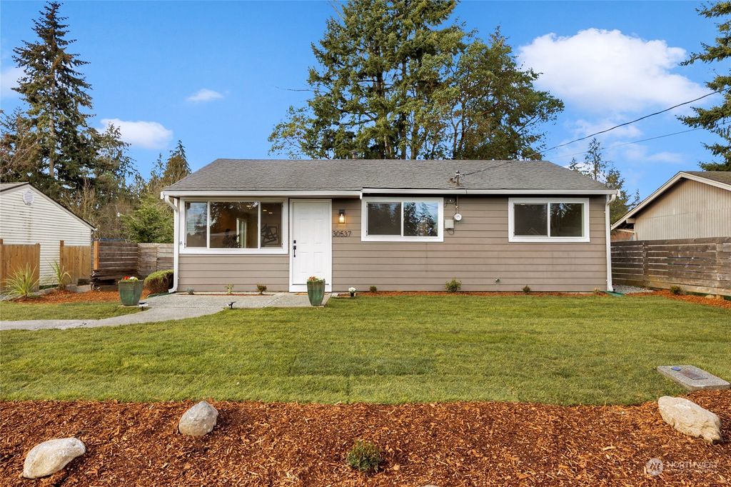 Photo of 30537 5th Avenue SW, Federal Way, WA 98023 (MLS # 2033657)