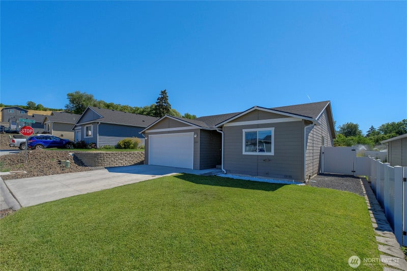 1133 S New Oak Lane