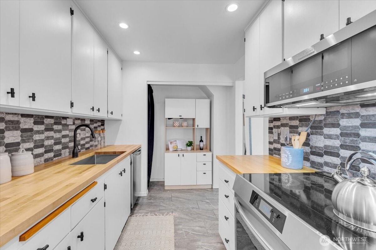 654 W Olympic Place 101