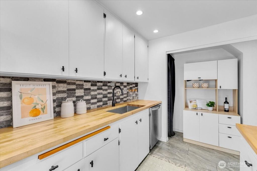 Photo of 654 W Olympic Place #101, Seattle, WA 98119 (MLS # 2453173)