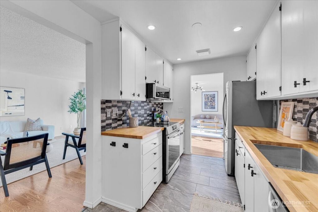 Photo of 654 W Olympic Place #101, Seattle, WA 98119 (MLS # 2453173)