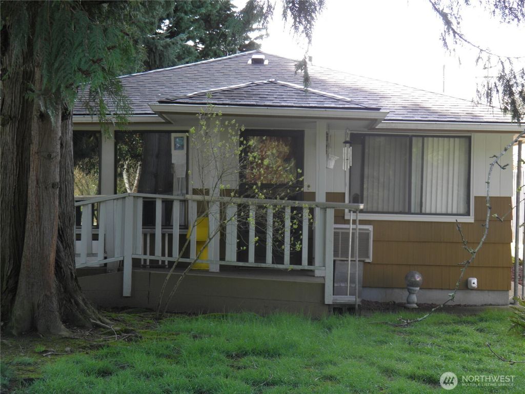 Photo of 7033 S 116th Place, Seattle, WA 98178 (MLS # 2492902)