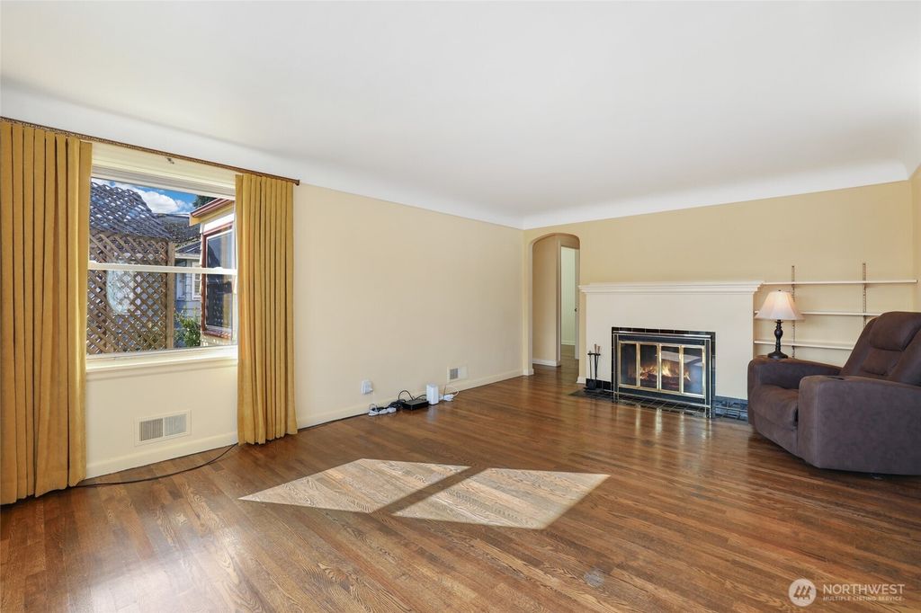 Photo of 111 R Street SE, Auburn, WA 98002 (MLS # 2490727)