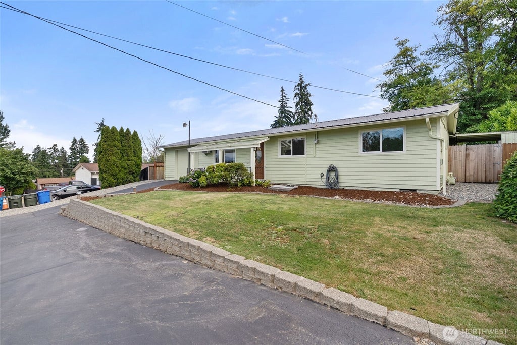 Photo of 11833 SE 272nd Place, Kent, WA 98030 (MLS # 2552079)