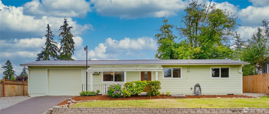 Photo of 11833 SE 272nd Place, Kent, WA 98030 (MLS # 2552079)