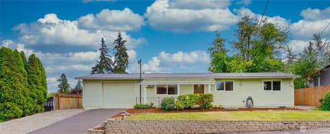 Photo of 11833 SE 272nd Place, Kent, WA 98030 (MLS # 2552079)