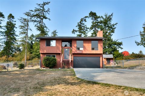 Photo of 1594 Douglas Street, Oak Harbor, WA 98277 (MLS # 2436712)