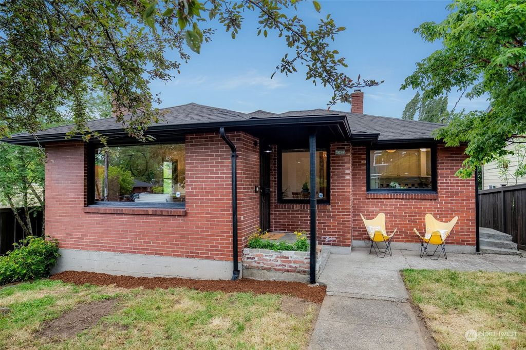 Photo of 5200 S Cloverdale Place, Seattle, WA 98118 (MLS # 2127024)