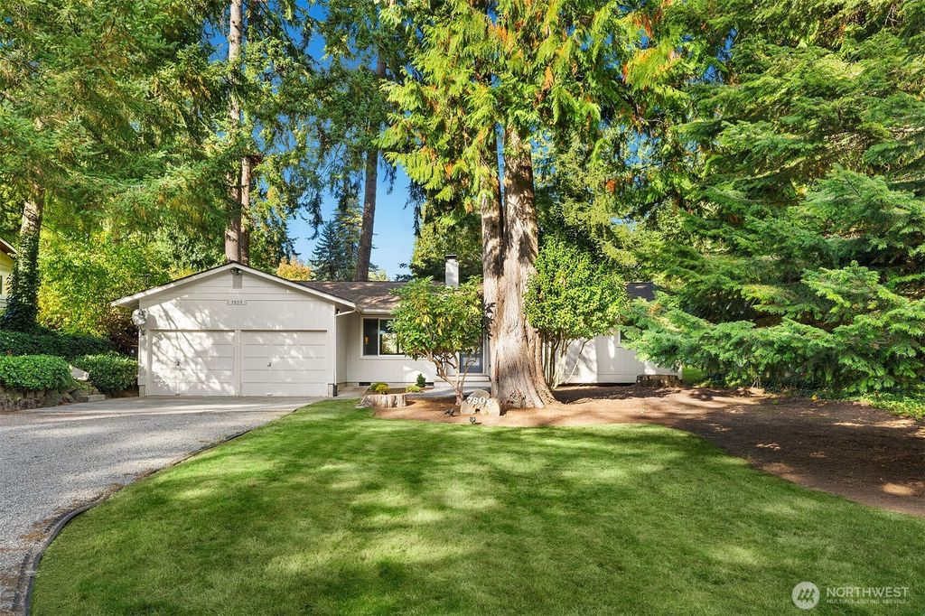 Photo of 7802 NE 140th Place, Kirkland, WA 98034 (MLS # 2449102)